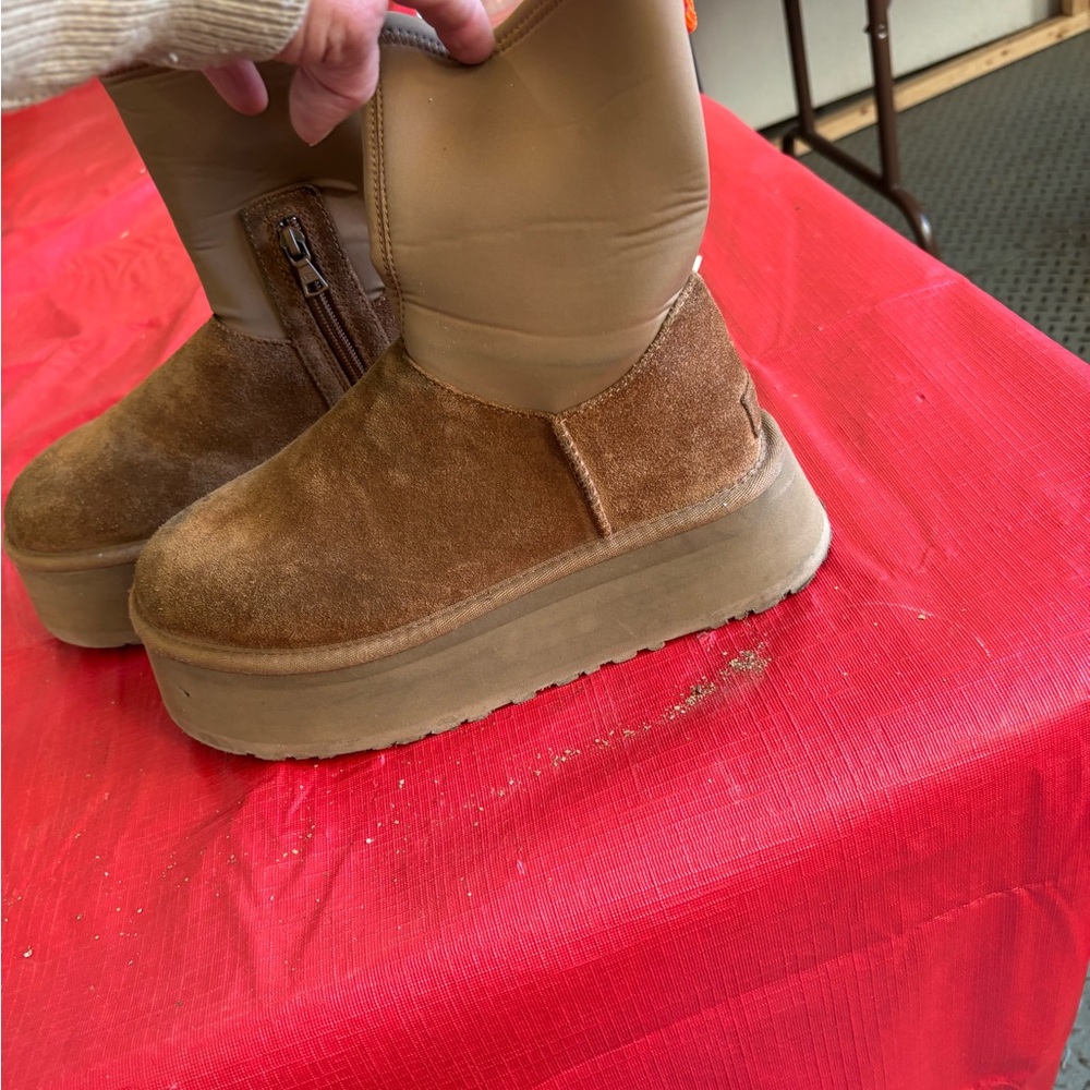 Ugg tan/light brown Dipper boot - image 5